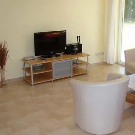 Sylvia Apartment *